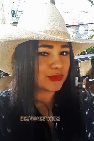 172820 - Sandra Age: 33 - Colombia