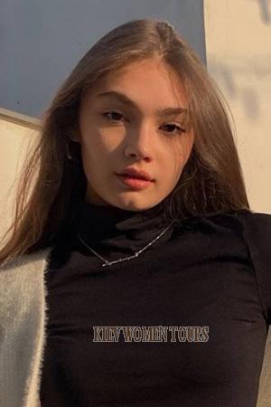 205821 - Ekaterina Age: 20 - Russia