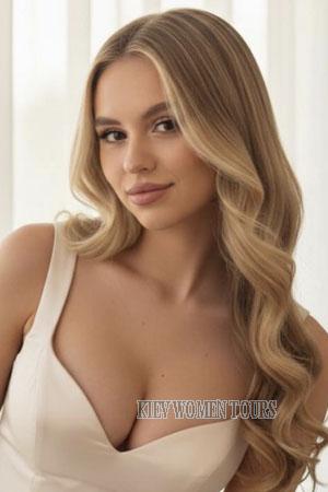 224090 - Karyna Age: 20 - Belarus