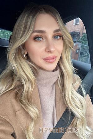 224353 - Anastasiia Age: 33 - Ukraine